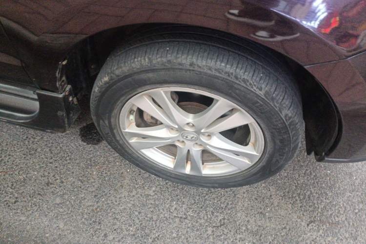 Used Hyundai Santa Fe  Right Front Wheel Hub