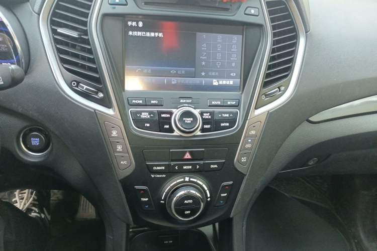 Used Hyundai Santa Fe  Audio And AC Panel