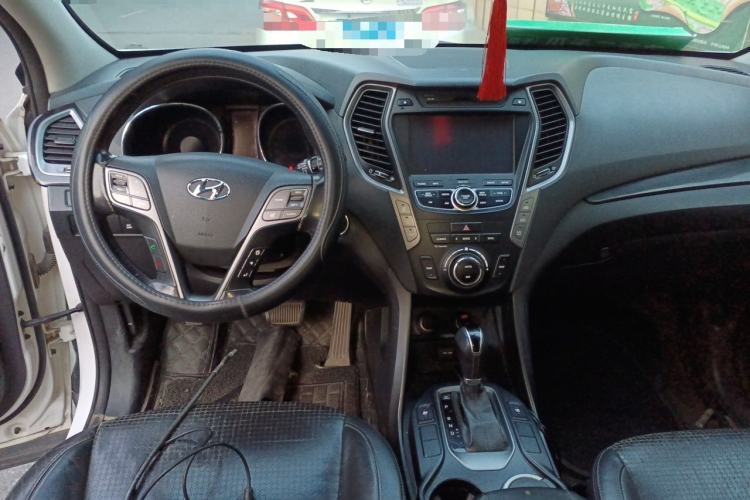 Used Hyundai Santa Fe  Center Console