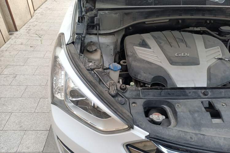 Used Hyundai Santa Fe  Engine Bay Right