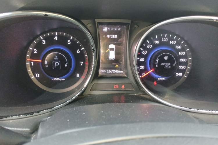 Used Hyundai Santa Fe  Odometer Close Up