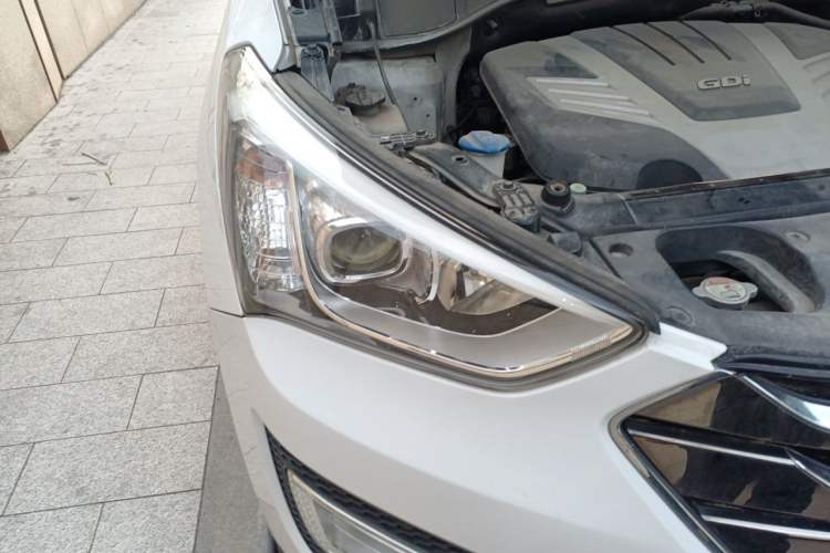 Used Hyundai Santa Fe  Right Front Headlight