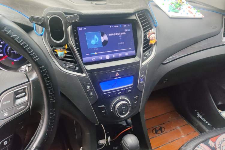 Used Hyundai Santa Fe 2013 2.4L Automatic Two-Wheel Drive Smart Version Audio And AC Panel