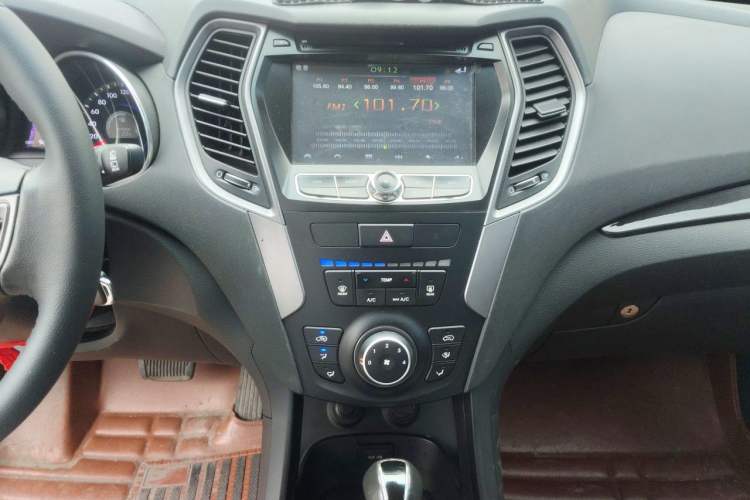 Used Hyundai Santa Fe 2013 2.4L Automatic 2WD Comfort Edition Audio And AC Panel