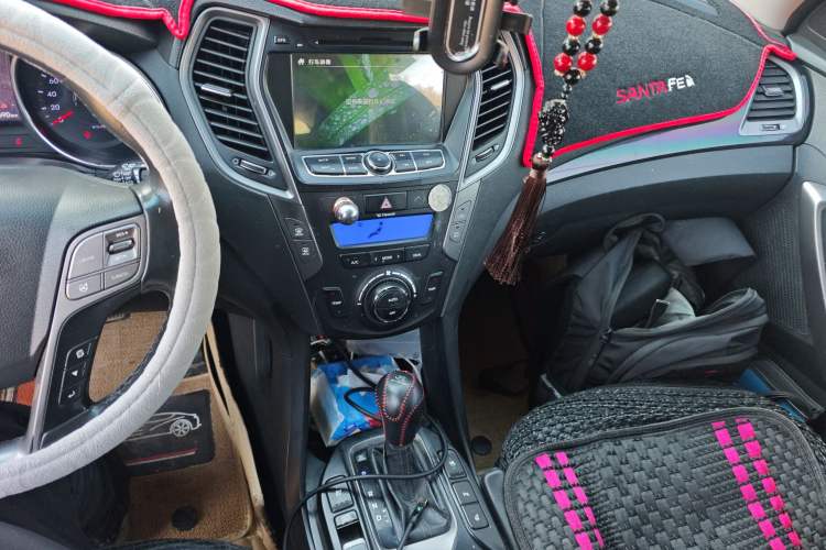 Used Hyundai Santa Fe 2013 2.0T Automatic All-Wheel Drive Top Trim Audio And AC Panel