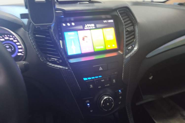 Used Hyundai Santa Fe 2013 2.4L Automatic 4x4 Comfort Edition Audio And AC Panel