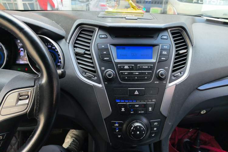 Used Hyundai Santa Fe 2013 2.4L Automatic 4x4 Comfort Edition Audio And AC Panel