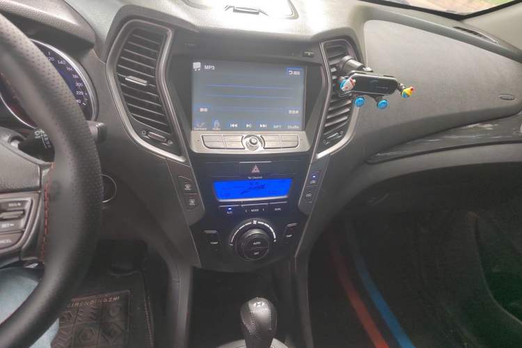 Used Hyundai Santa Fe 2013 2.4L Automatic Two-Wheel Drive Smart Version Audio And AC Panel