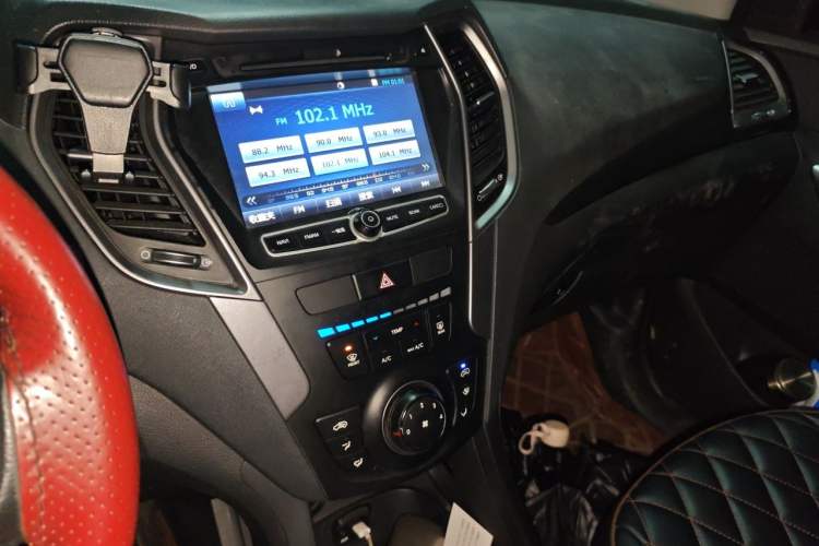 Used Hyundai Santa Fe 2013 2.4L Automatic 2WD Comfort Edition Audio And AC Panel