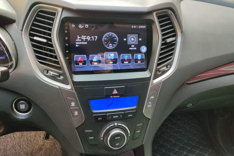 Used Hyundai Santa Fe 2013 2.4L Automatic 4x4 Smart Version Audio And AC Panel