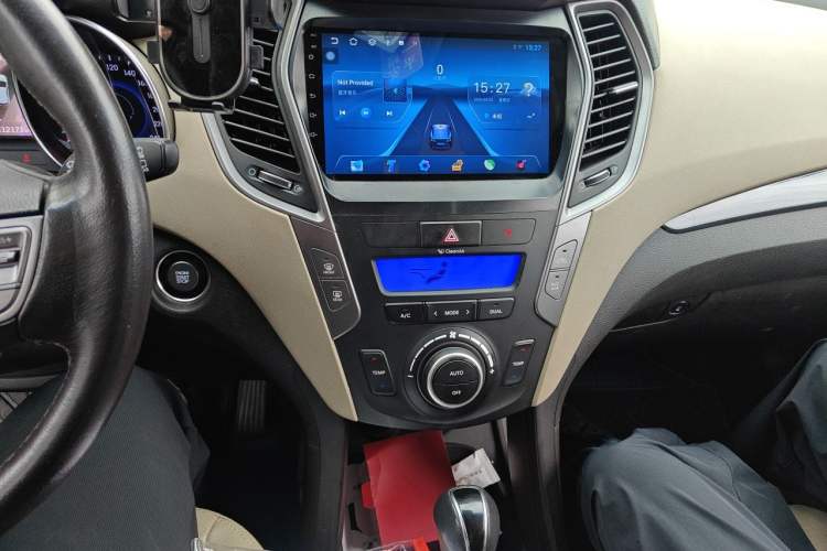 Used Hyundai Santa Fe 2013 2.0T Automatic All-Wheel Drive Top Trim Audio And AC Panel