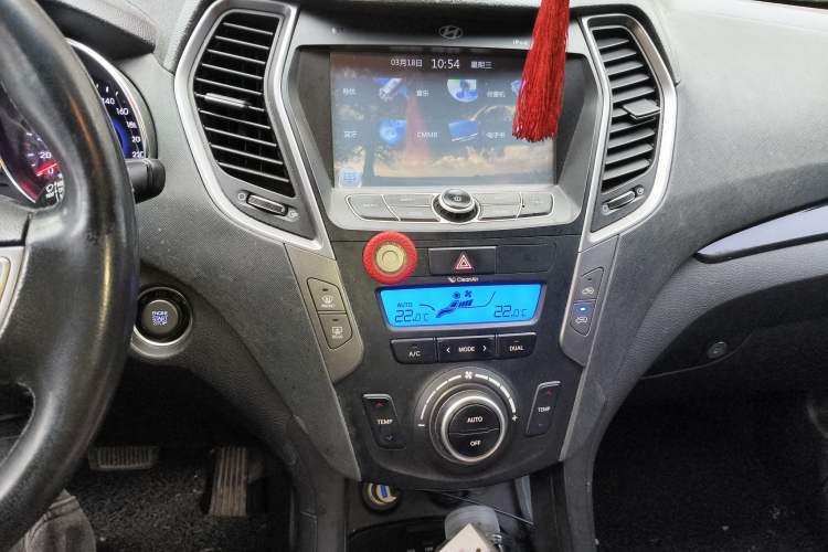 Used Hyundai Santa Fe 2013 2.4L Automatic Two-Wheel Drive Smart Version Audio And AC Panel