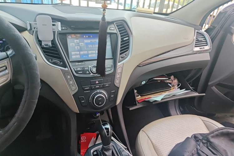 Used Hyundai Santa Fe  Audio And AC Panel