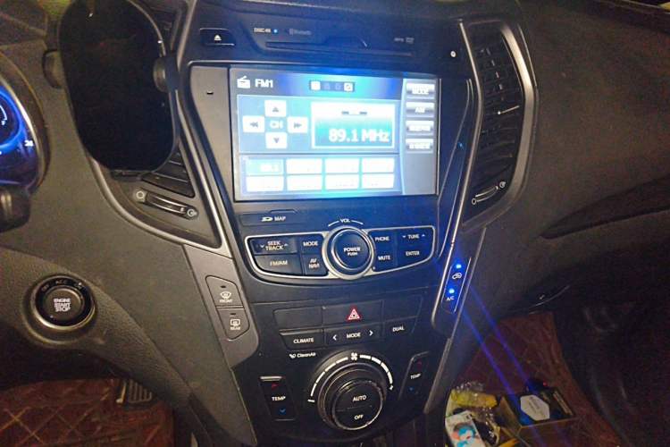 Used Hyundai Santa Fe 2013 Facelifted Version 2.0T Automatic Two-Wheel Drive Prestige Edition Audio And AC Panel