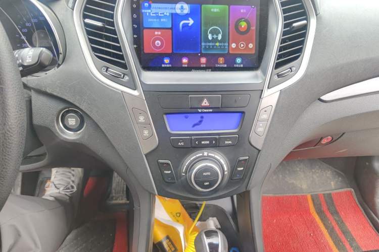 Used Hyundai Santa Fe 2013 2.4L Automatic Two-Wheel Drive Smart Version Audio And AC Panel