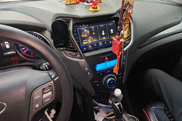 Used Hyundai Santa Fe 2013 2.4L Automatic Two-Wheel Drive Smart Version Audio And AC Panel