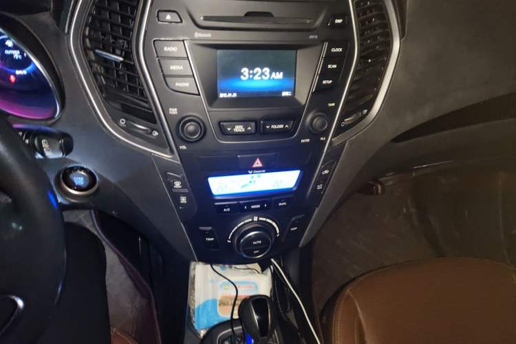 Used Hyundai Santa Fe 2013 2.0T Automatic All-Wheel Drive Top Trim Audio And AC Panel