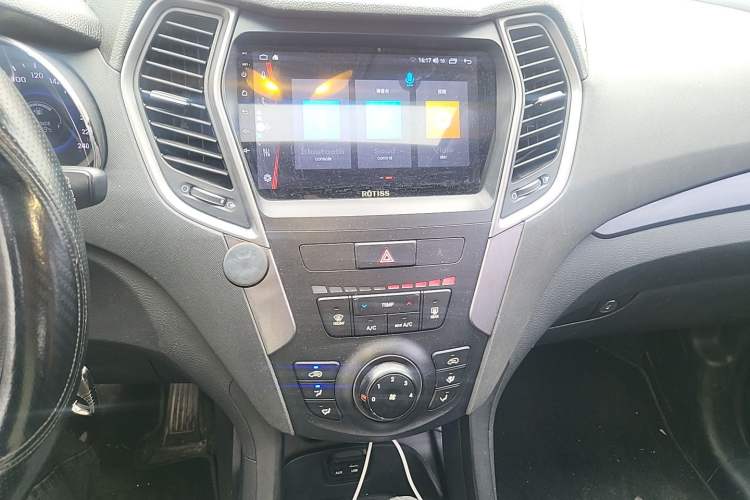 Used Hyundai Santa Fe 2013 2.4L Automatic 2WD Comfort Edition Audio And AC Panel