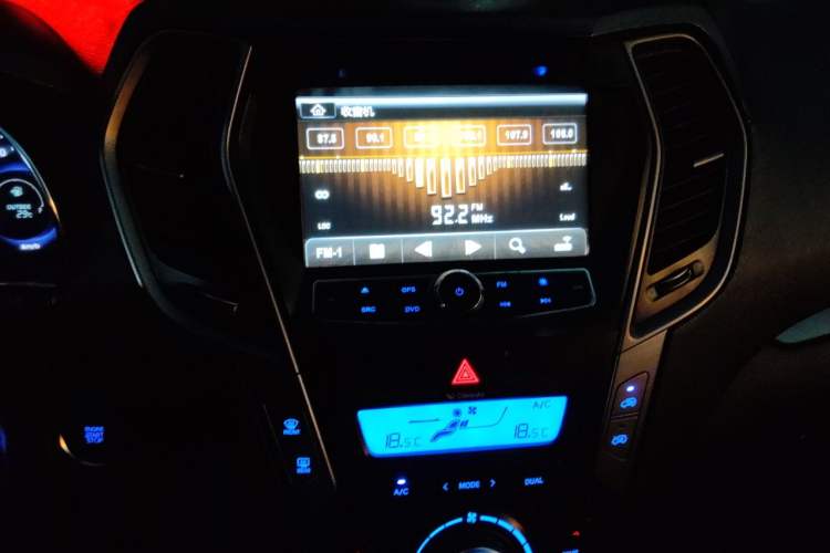 Used Hyundai Santa Fe 2013 2.4L Automatic Two-Wheel Drive Smart Version Audio And AC Panel