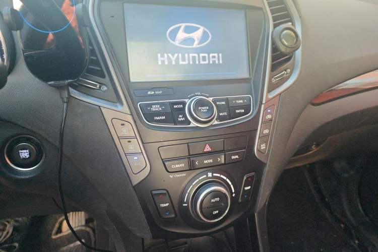 Used Hyundai Santa Fe 2013 2.0T Automatic All-Wheel Drive Top Trim Audio And AC Panel