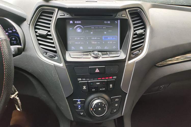 Used Hyundai Santa Fe 2013 2.4L Automatic 2WD Comfort Edition Audio And AC Panel