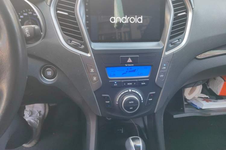 Used Hyundai Santa Fe 2013 2.4L Automatic 4x4 Smart Version Audio And AC Panel