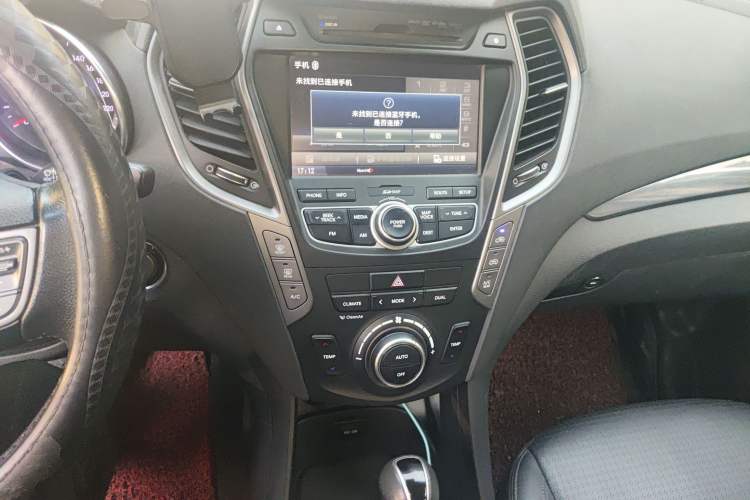 Used Hyundai Santa Fe 2013 2.0T Automatic All-Wheel Drive Top Trim Audio And AC Panel