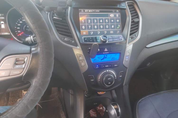 Used Hyundai Santa Fe 2013 2.4L Automatic Two-Wheel Drive Smart Version Audio And AC Panel