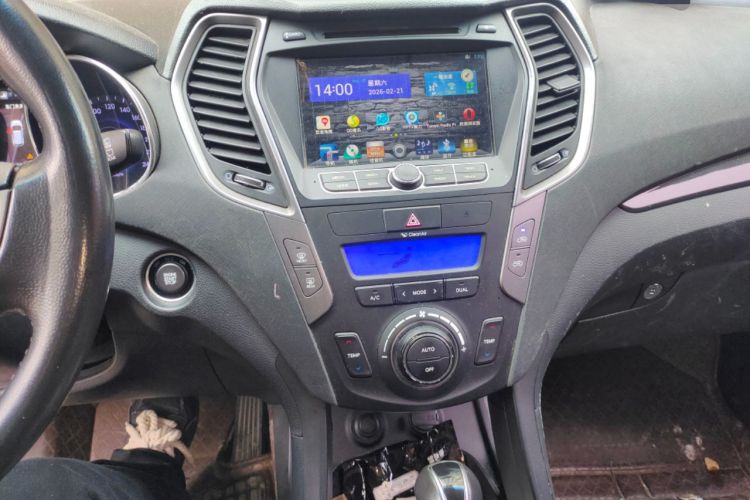 Used Hyundai Santa Fe 2013 2.4L Automatic Two-Wheel Drive Smart Version Audio And AC Panel