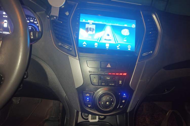 Used Hyundai Santa Fe 2013 2.4L Manual Two-Wheel Drive Comfort Version Audio And AC Panel