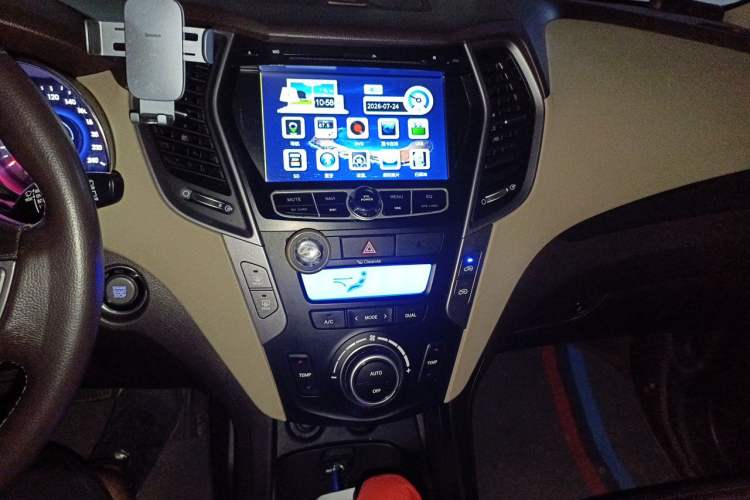 Used Hyundai Santa Fe 2013 2.4L Automatic Two-Wheel Drive Smart Version Audio And AC Panel