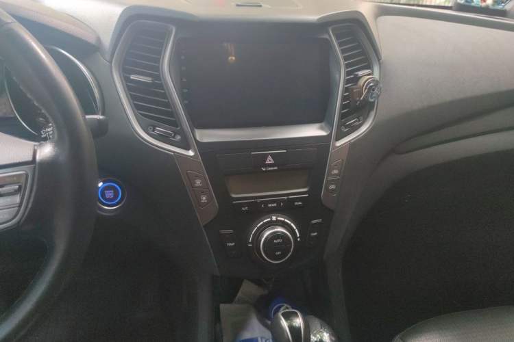 Used Hyundai Santa Fe 2013 2.4L Automatic Two-Wheel Drive Smart Version Audio And AC Panel