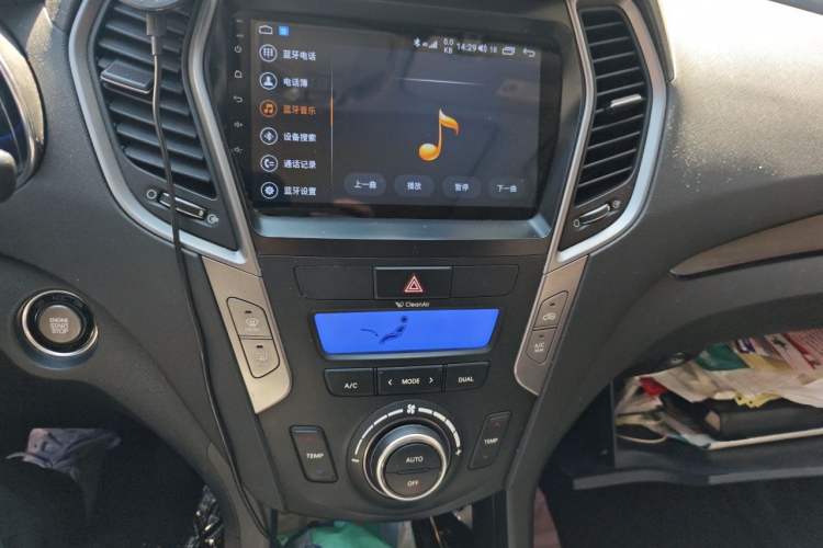 Used Hyundai Santa Fe 2013 2.0T Automatic All-Wheel Drive Top Trim Audio And AC Panel