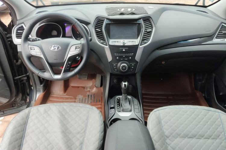 Used Hyundai Santa Fe 2013 2.4L Automatic 2WD Comfort Edition Center Console