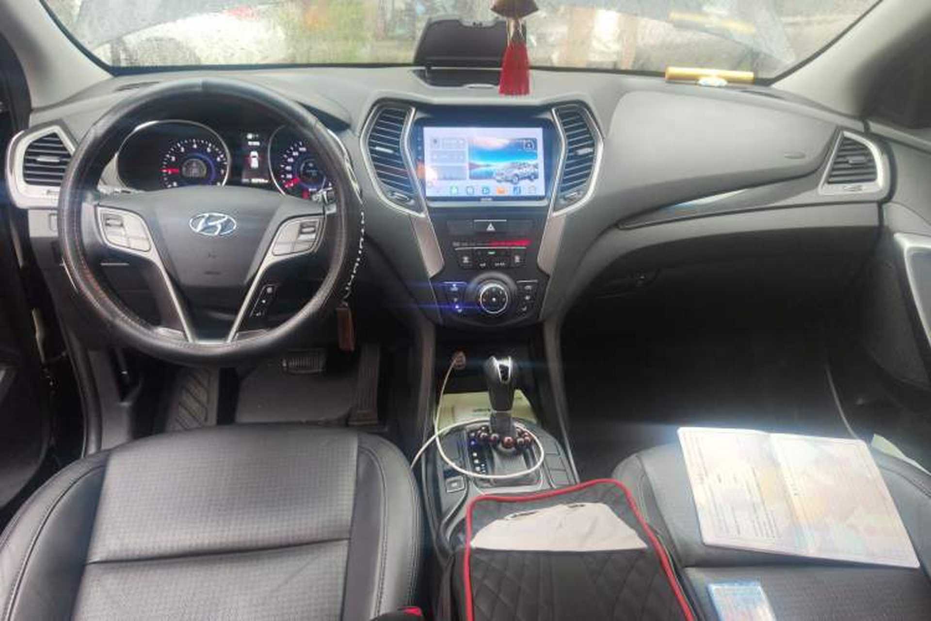 Used Hyundai Santa Fe 2013 2.0T Automatic Two-Wheel Drive Fashion Edition Center Console