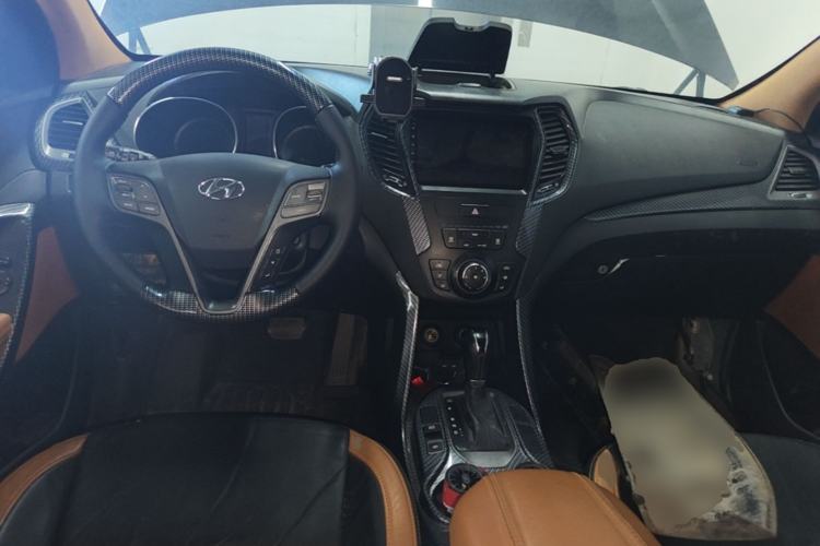 Used Hyundai Santa Fe 2013 2.4L Automatic 4x4 Comfort Edition Center Console
