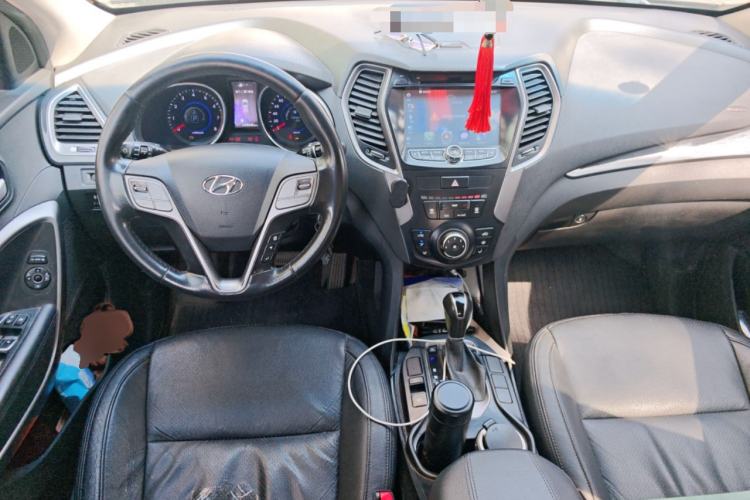 Used Hyundai Santa Fe 2013 2.4L Automatic 2WD Comfort Edition Center Console