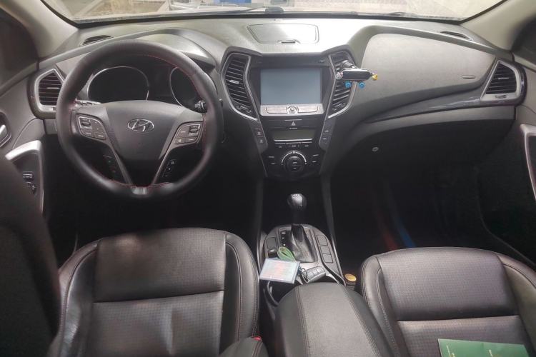 Used Hyundai Santa Fe 2013 2.4L Automatic Two-Wheel Drive Smart Version Center Console