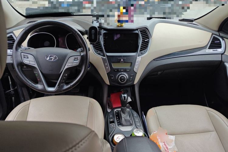 Used Hyundai Santa Fe 2013 2.0T Automatic All-Wheel Drive Top Trim Center Console
