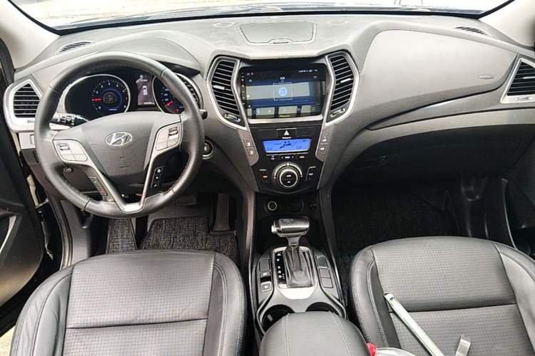Used Hyundai Santa Fe 2013 2.4L Automatic Two-Wheel Drive Smart Version Center Console