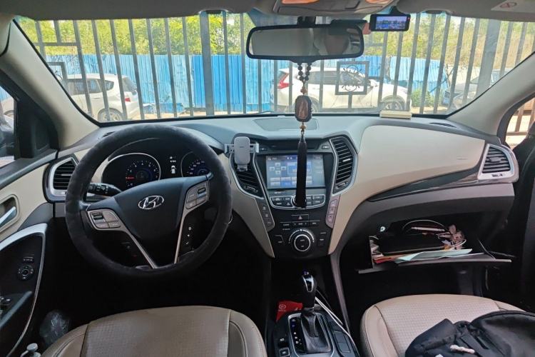 Used Hyundai Santa Fe  Center Console