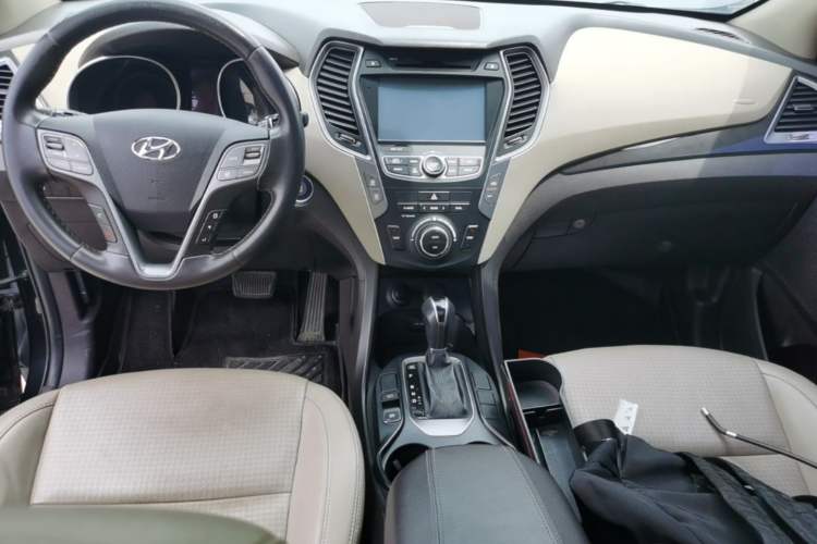 Used Hyundai Santa Fe 2013 Revised Version 2.4L Automatic All-Wheel Drive Smart Type Center Console