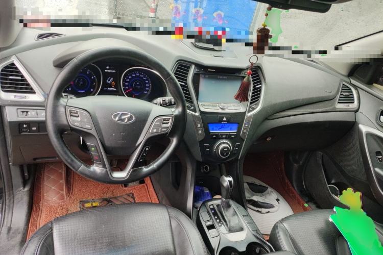 Used Hyundai Santa Fe 2013 2.4L Automatic Two-Wheel Drive Smart Version Center Console