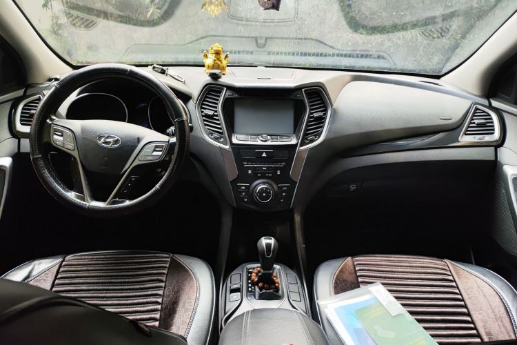 Used Hyundai Santa Fe 2013 2.4L Automatic 2WD Comfort Edition Center Console