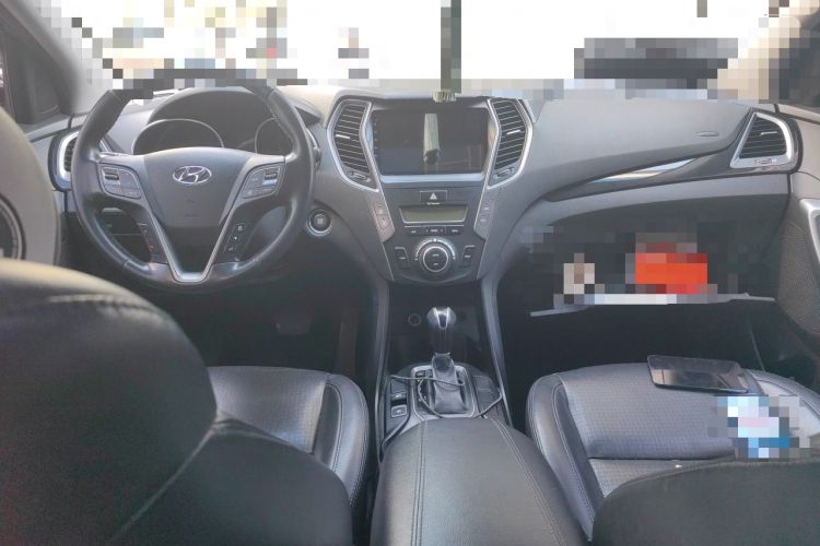 Used Hyundai Santa Fe 2013 2.4L Automatic 4x4 Smart Version Center Console