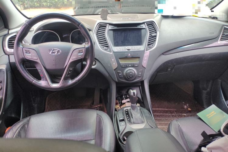 Used Hyundai Santa Fe 2013 2.4L Automatic Two-Wheel Drive Smart Version Center Console