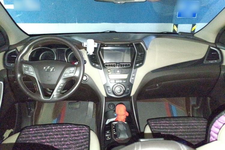 Used Hyundai Santa Fe 2013 2.4L Automatic Two-Wheel Drive Smart Version Center Console