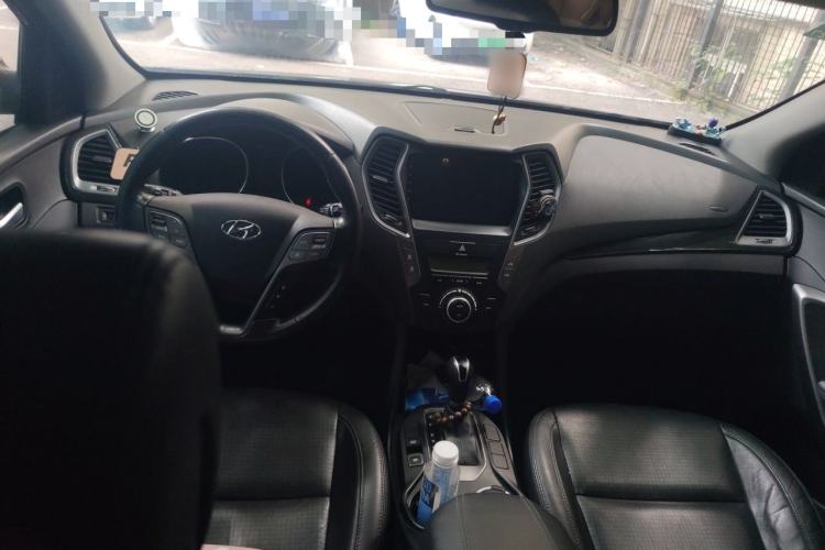 Used Hyundai Santa Fe 2013 2.4L Automatic Two-Wheel Drive Smart Version Center Console