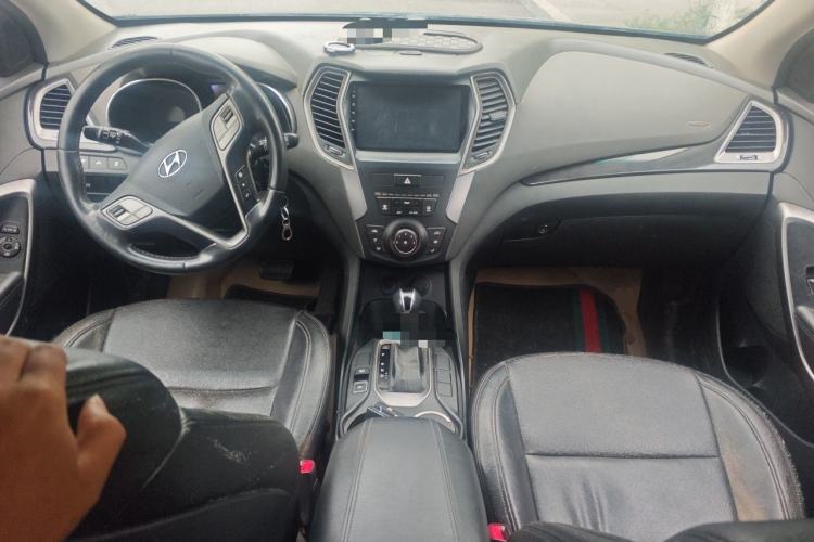 Used Hyundai Santa Fe 2013 2.4L Automatic 2WD Comfort Edition Center Console