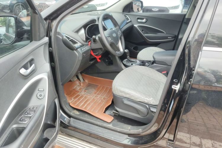 Used Hyundai Santa Fe 2013 2.4L Automatic 2WD Comfort Edition Driver Seat